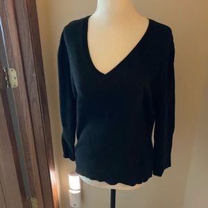 Black crew neck casual sweater